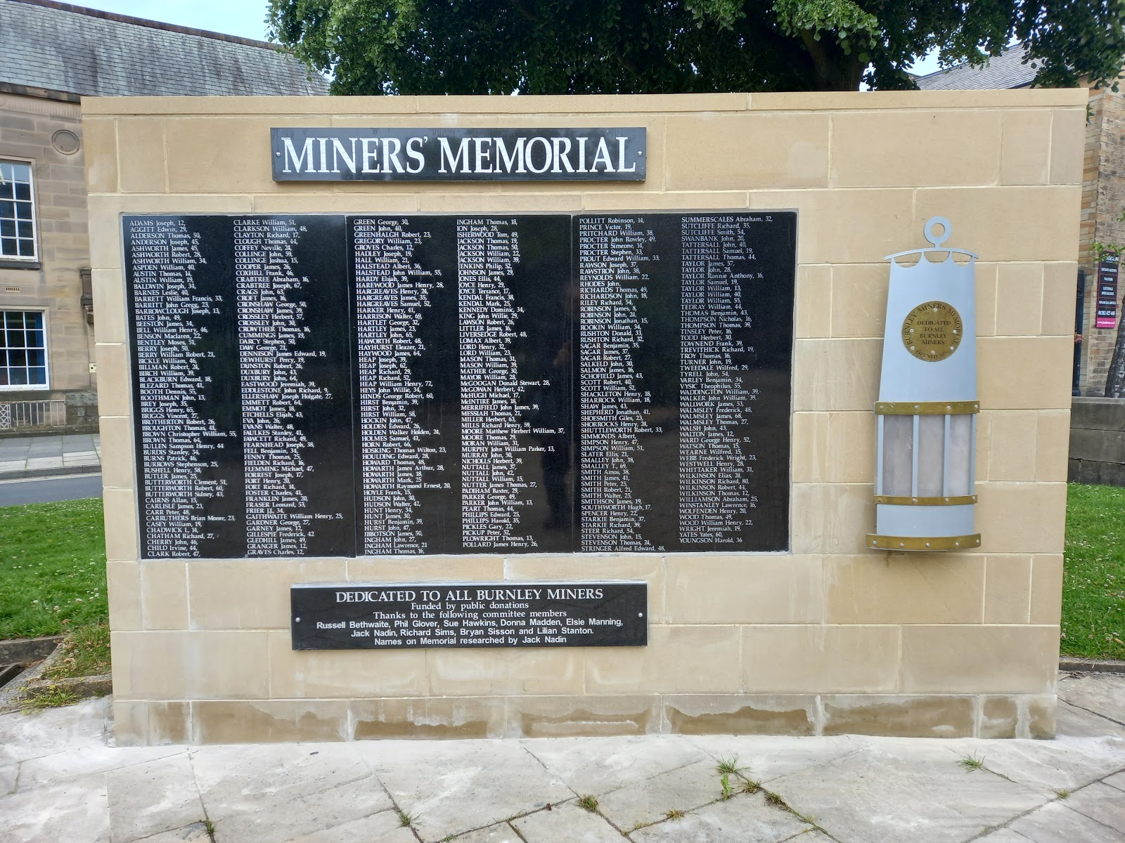 https://whatremovals.co.uk/wp-content/uploads/2022/02/Miners' Memorial-300x225.jpeg